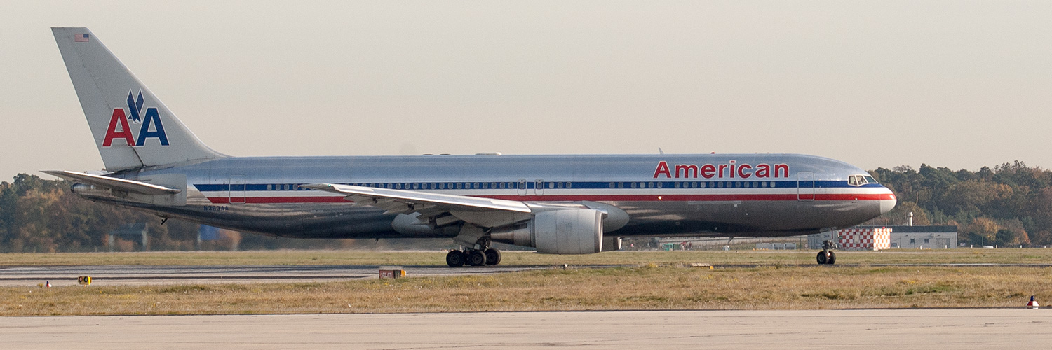American Airlines N363AA