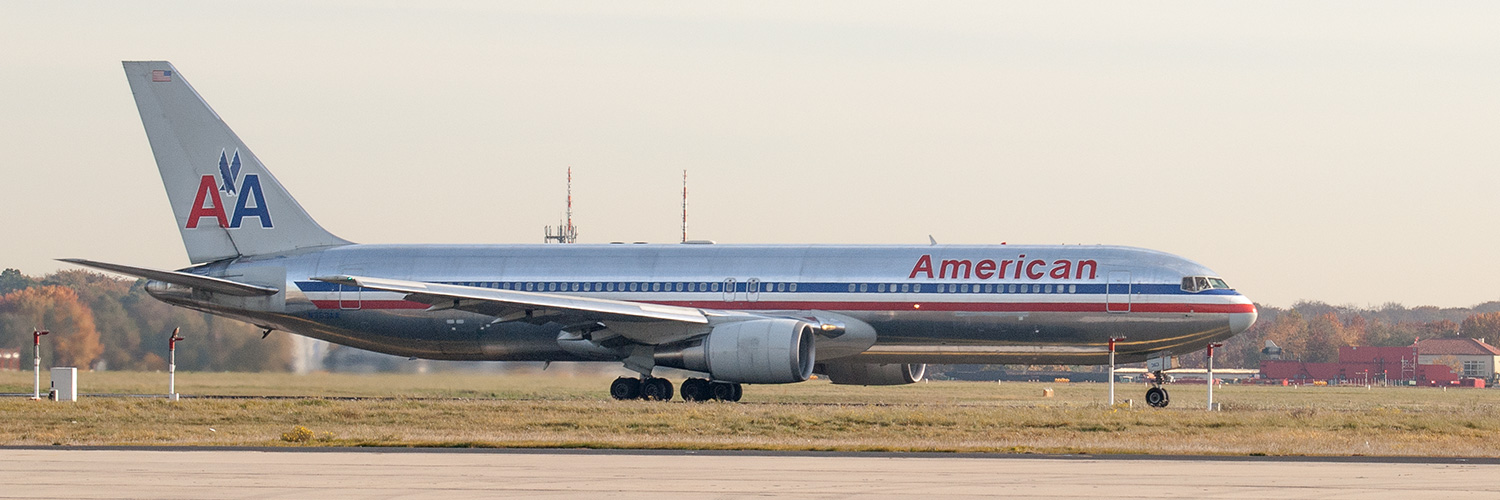 American Airlines N363AA
