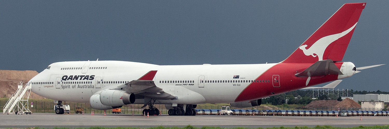 Qantas Airways VH-OJI